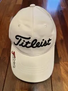 新品タグ付き Titleist ホワイト キャップ マーカー付き