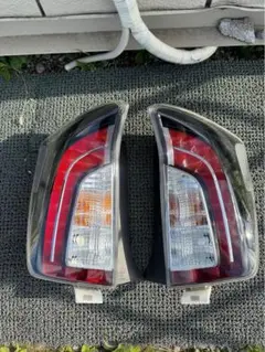 30プリウス Gsテールランプ純正 トヨタ