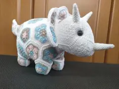 トリケラトプス あみぐるみ カラフル