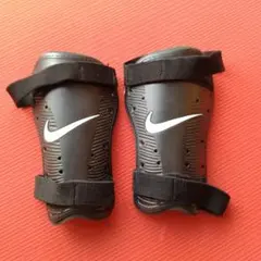 NIKE ナイキ サッカー シンガード すねあて ブラック 大人用？ジュニア用？