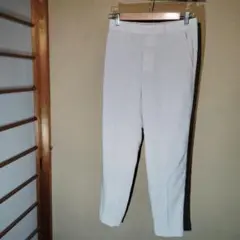 UNTITLED グレージュ スラックス フロントジッパー付き　S