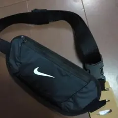 セール！ナイキ　NIKE 新品　ウエストポーチ　黒　ミニサイズ　匿名＆翌日発送可
