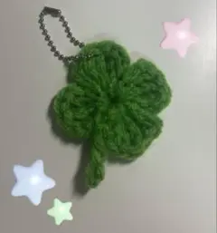 クローバー　キーホルダー　ハンドメイド　編み物