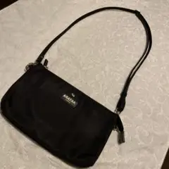 AGATHA ブラック ショルダーバッグ