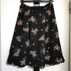 美品　新品未使用　ブラック　花柄　ひざ丈スカート　M　ロディスポット　夏