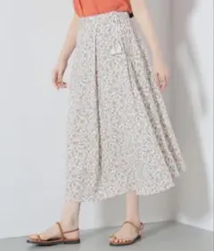 BEAMS スカート　花柄