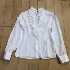 フリル付きホワイトストライプ長袖シャツ
