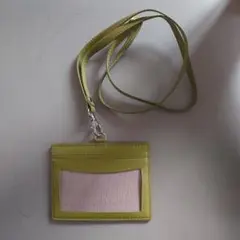 黄緑色 合成皮革 パスケース　社員証