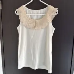 UNRELISH フリル付き　アイボリー色　ノースリーブ　Mサイズ