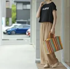 【美品✨】TOLNERA ロゴTシャツ クロップド丈　ブラック　パール付き