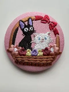 ジブリ　どんぐり共和国　魔女の宅急便　ジジ　刺繍ブローチコレクション 缶バッジ