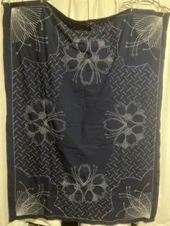 藍色花柄刺繍 テーブルクロス 藍染風　シングル布団の上掛け、ソファカバーなどに