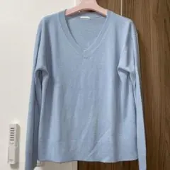 Vネックニット