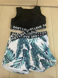 水着セット 黒タンクトップと葉柄ショートパンツ 140