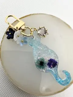 ★ブルーさん★猫　ネコ　ねこ　押し花　ハンドメイド　チャーム　ボタニカル