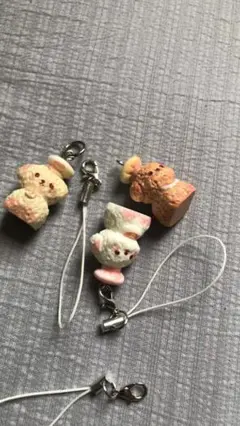 クマの樹脂製ストラップ4個セット