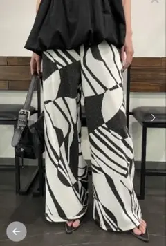 AIC. ラメアートパターンワイドパンツ
