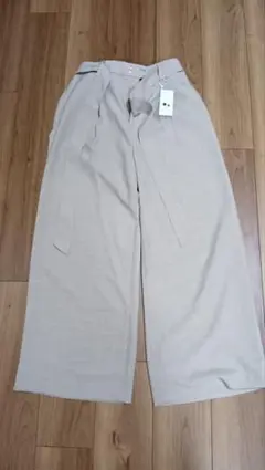 【新品　未使用】ワイドパンツ　ベージュ