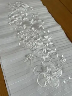 未使用❗️刺繍半衿　梅・草花の柄　ホワイト　絹100%