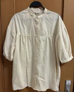 フリル柄半袖シャツ トップス　クリーム色　ＬＬ