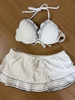マルイ　ホワイト＆フリル&ステッチ　セパレート水着