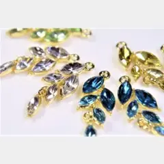 ゆれるリーフチャーム　ガラスストーン使用デコパーツ　春夏アクセサリー　ブルー