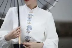 刺繍入りトップス　ブラウス　シャツ　漢服　中華風服　中華チャイナ 新品未使用