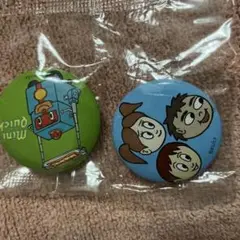 キャラクター バッジセット 緑色ロボットと青色キャラクター