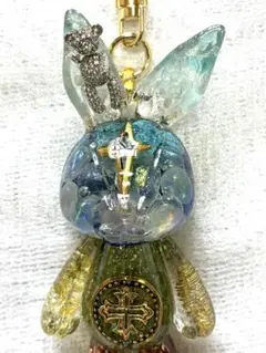 手足が動く❤️クマちゃんの耳飾り✨うさぎちゃんのオルゴナイト キーホルダー