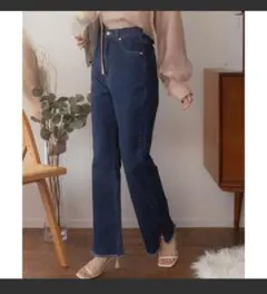 ハイウエスト スリット入りデニムパンツ