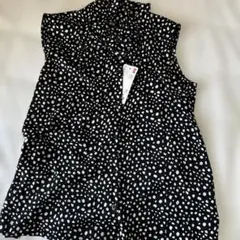 新品、札付きユニクロ　リボンブラウス
