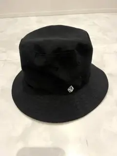 VOLCOM バケットハット ブラック・カラフル模様 リバーシブル