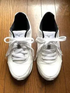 MIZUNO 白シューズ　22.5cm