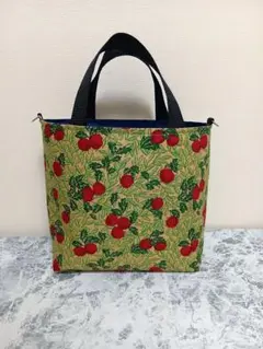 ラズベリー柄のトートバッグ