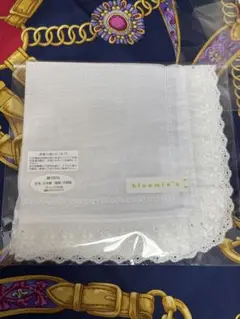 bloomie's レース付きハンカチ　子供用　中にネームタグ付き