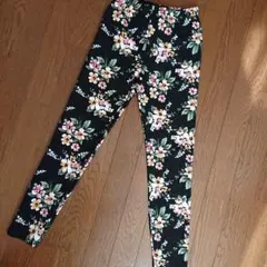 ☆新品☆お花柄スパッツ パンツ 140㎝