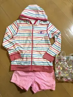 AQA ラッシュガード 130サイズとオールドネイビー110ショートパンツ
