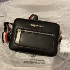 TOMMY HILFIGER アイコニックカメラバッグ