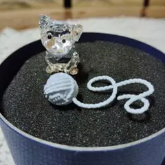 Swarovski クリスタル 猫と毛糸玉