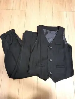 黒のフォーマルベストとパンツセット