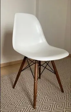 ホワイトエッフェルベースチェア