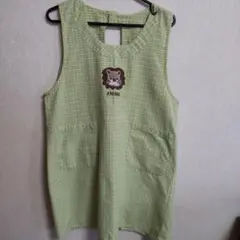 ライオン刺繍の緑色エプロン
