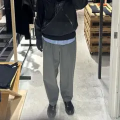 グレー　スラックス