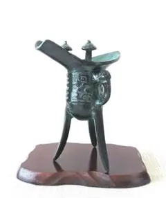中国古美術品　青銅器　酒器　三足　馬上杯   〘レプリカ〙