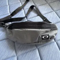 Oakley ボディバッグ グレー