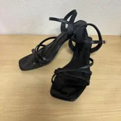 ブラック ストラップサンダル スクエアヒール