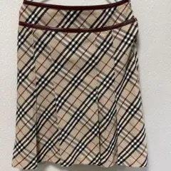 Burberry スカート ヒダ
