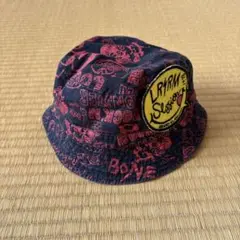 ベビー帽子 50cm 総柄 黒 赤