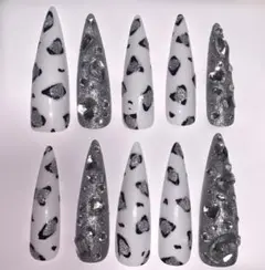 ネイルチップ　量産型地雷ギャルY2Kヒョウ柄ハートネイル