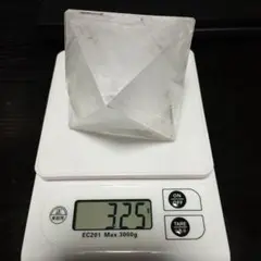 ミョウバン結晶 台座付き325g72mm